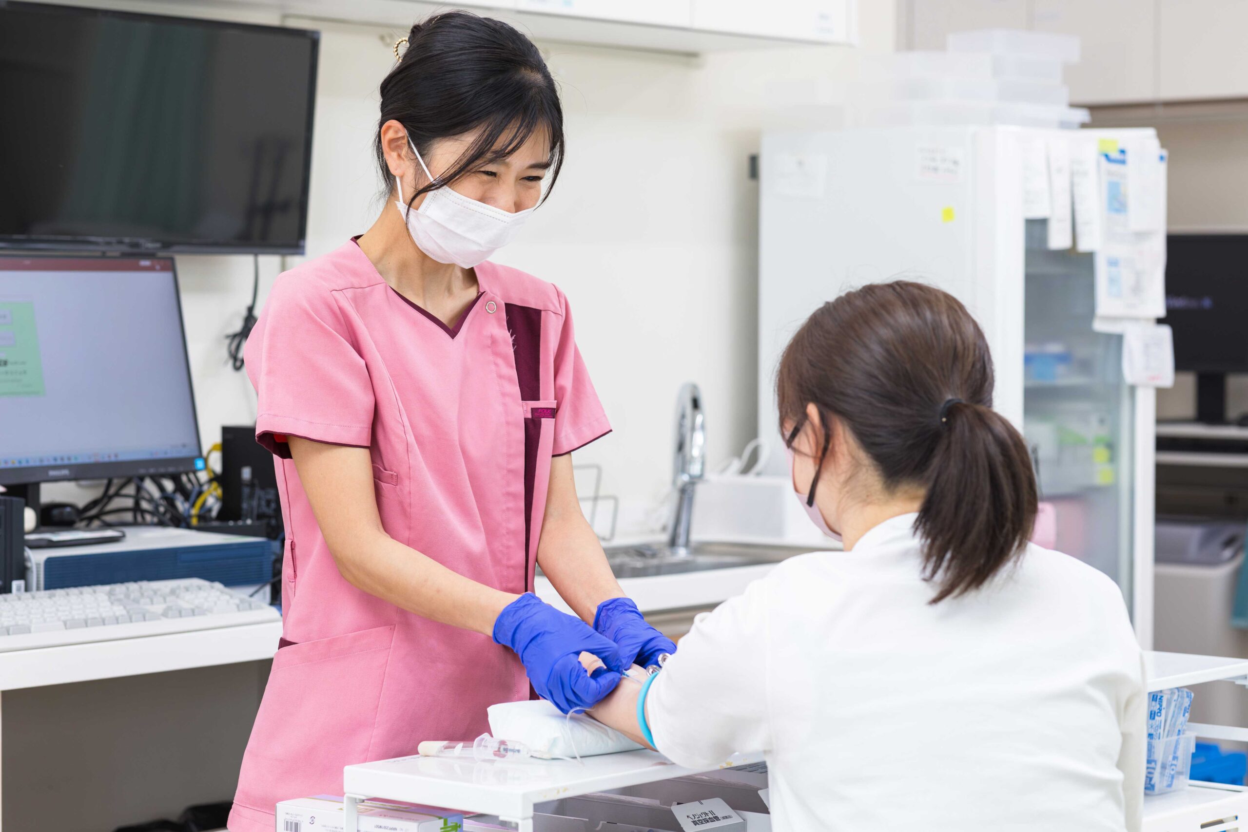 あまが台ファミリークリニック野口さんの採血の様子