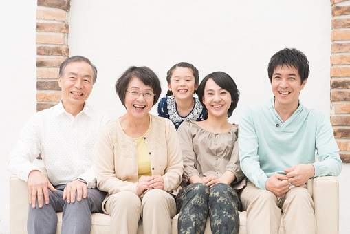 笑顔の家族写真